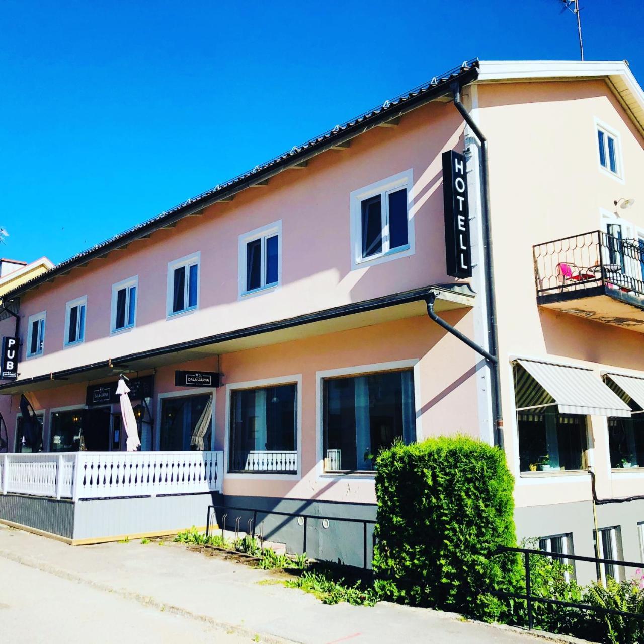 Dala-Jaerna Hotell Och Vandrarhem Exterior foto